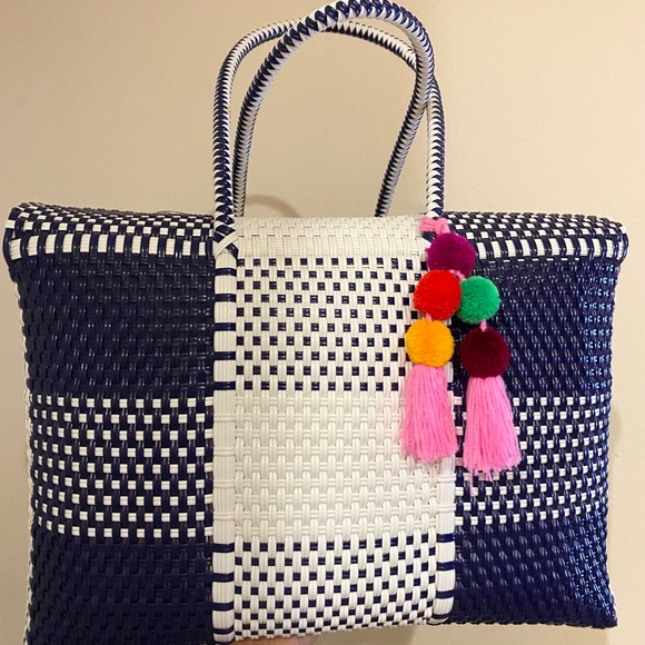 Handmade in 🇲🇽 Mexico! Un Pueblo Navy and White Tote - Picture 5 of 13